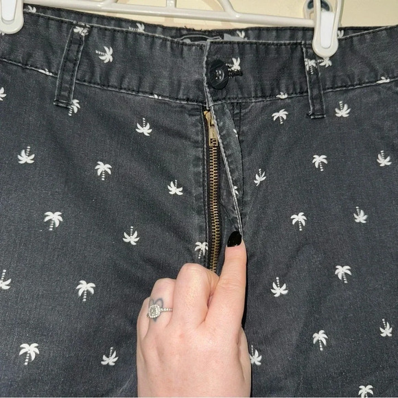 Men’s Retrofit Brand Casual Skater Black + White Palm Tree Print Shorts Size:32 - Picture 5 of 16